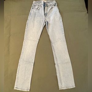 Abercrombie - Curve Love Ultra High Rise 90s Straight Jean - Size 4L
